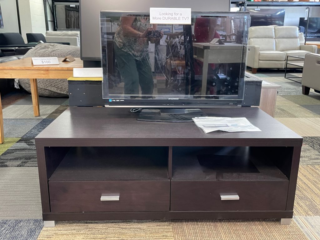TV console with 2 drawers and 2 shelves