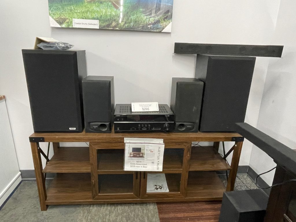 TV console with 4 shelves and 2 glass doors, stereo system with speakers
