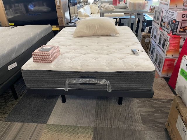 Bed, mattress and pillow